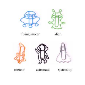des trombones en forme de silhouettes d'objets de l'espace