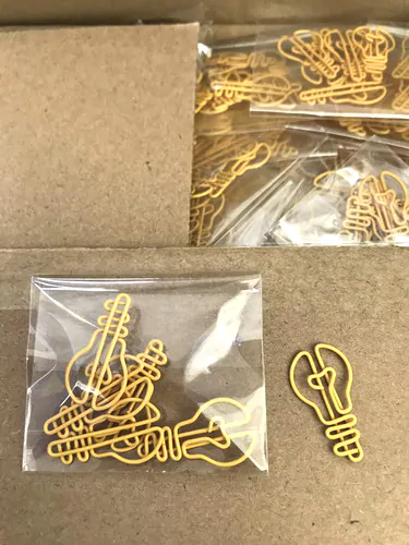 lightbulb shaped paper clips